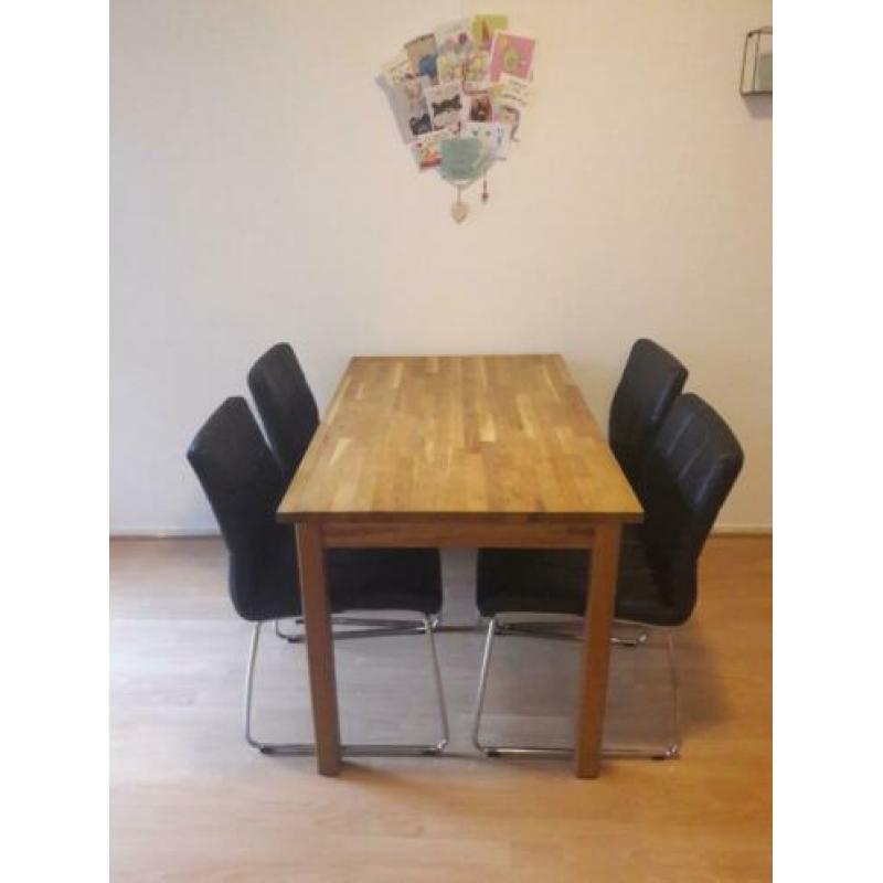 Nu of nooit! Eikenhouten eettafel incl stoelen