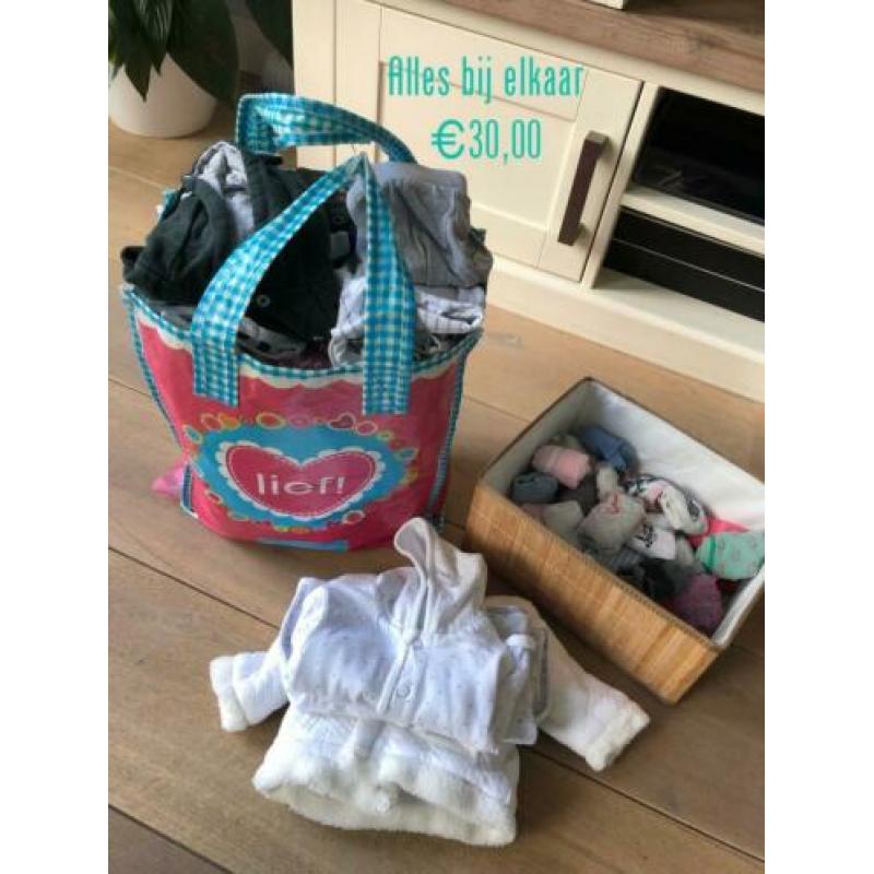 Hele tas vol babykleding