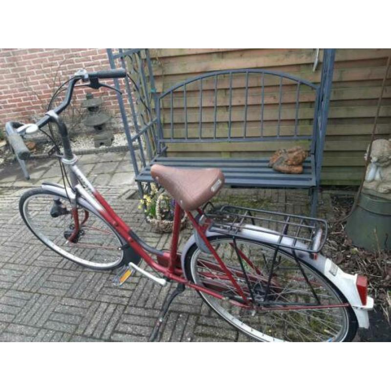 Fiets voor niet al te lange mensen. Moet worden opgeknapt