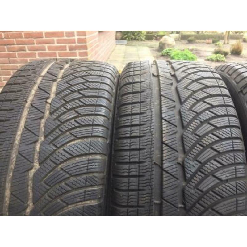 235/45-17 Michelin alpin 97v