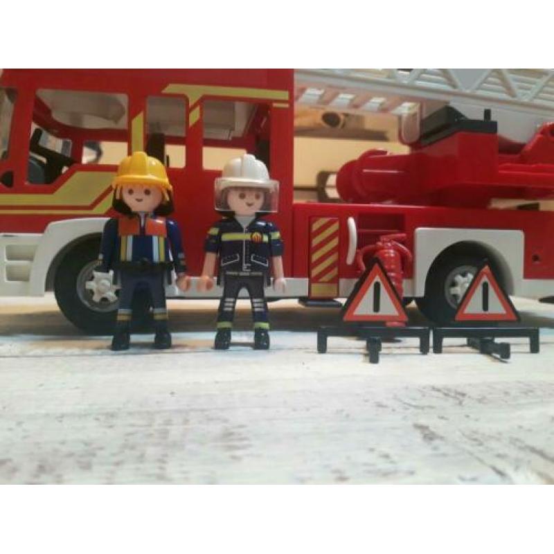 Playmobil brandweerwagen met extra's......