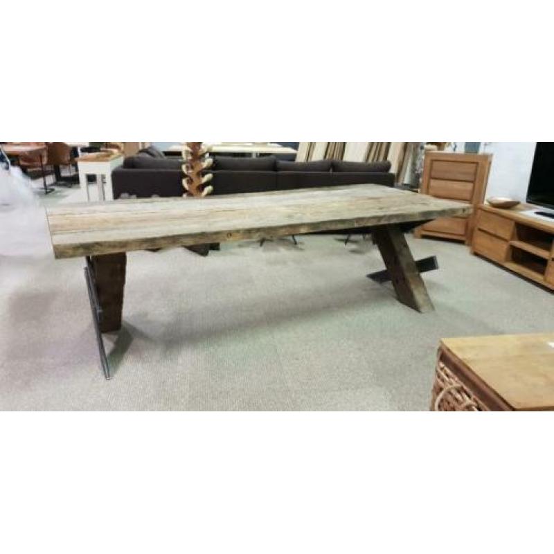 #554 nieuw unieke robuuste massief houten zware tafel