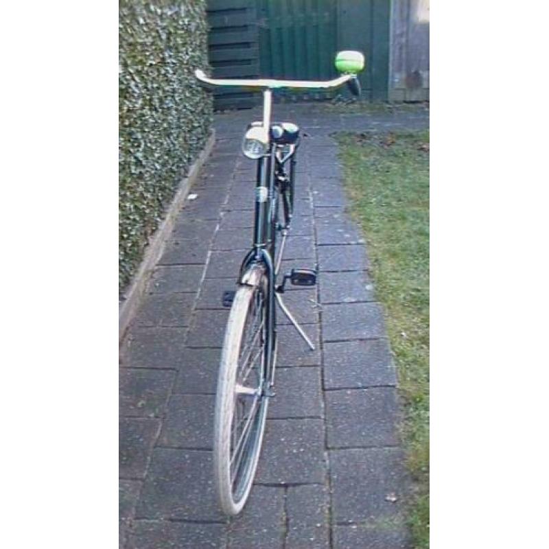 Voor een prikkie mooie omafiets van Montego,in goede staat!