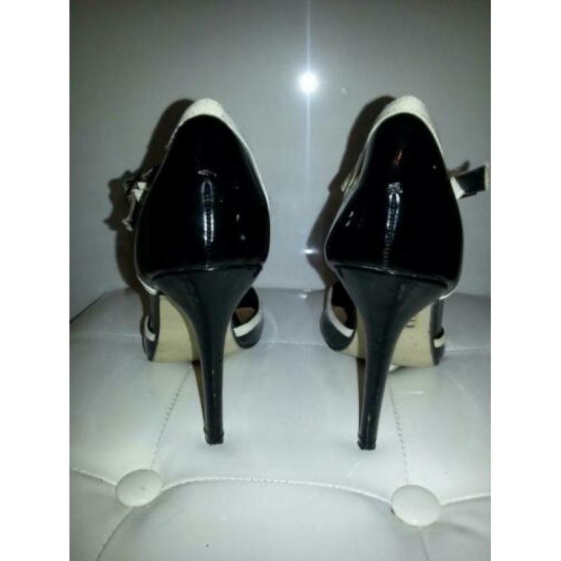 Jane Norman PUMPS ZWART WIT LAK PEEPTOE VINTAGE LOOK MT 39