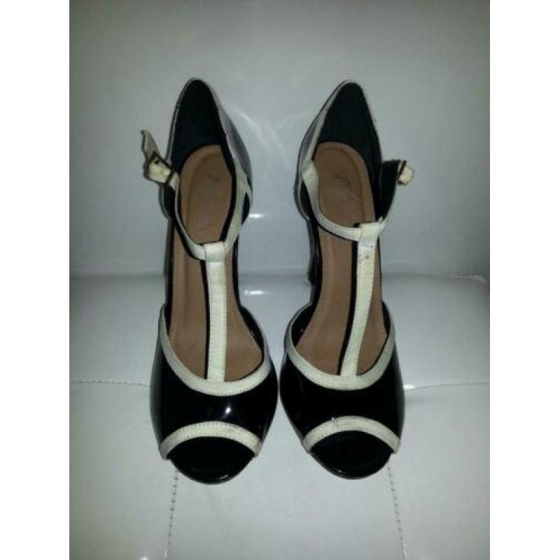 Jane Norman PUMPS ZWART WIT LAK PEEPTOE VINTAGE LOOK MT 39