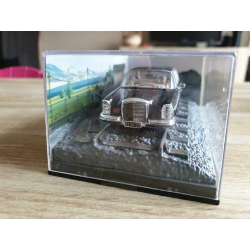 Nr.23 Mercedes-Benz 250 SE James Bond Diorama 1:43 ( UH)