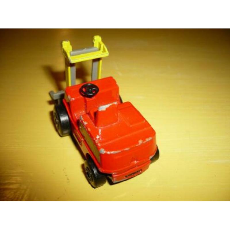 Mie18> oude matchbox fork lift truck 1972 lesney