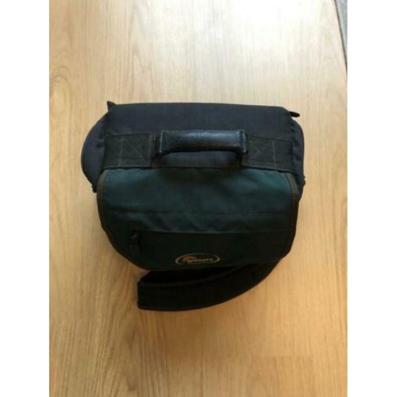 Lowepro nova schoudertas groen