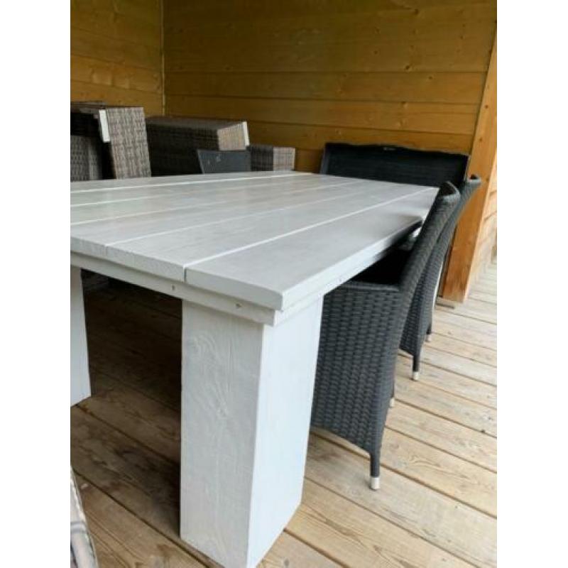 Houten tuintafel met 4 stoelen