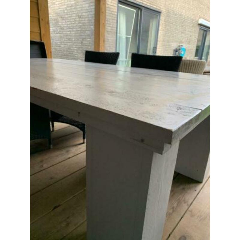 Houten tuintafel met 4 stoelen