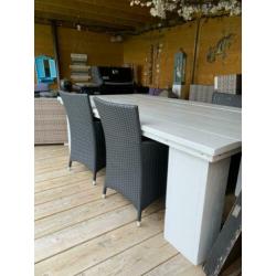 Houten tuintafel met 4 stoelen