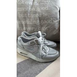 Nike Airmax zilver maat 37,5