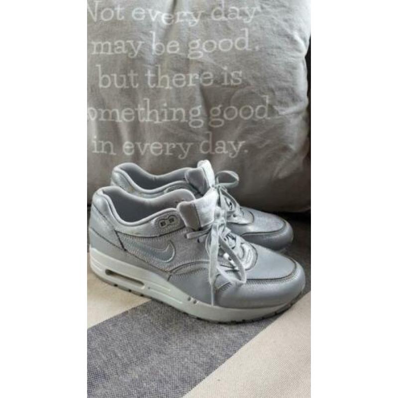 Nike Airmax zilver maat 37,5