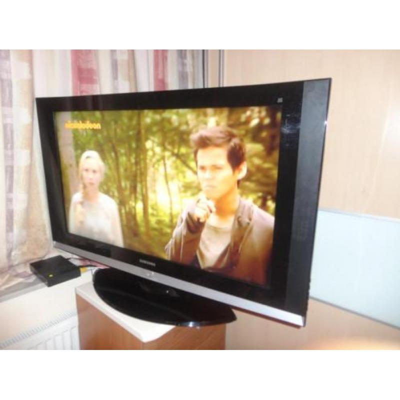 SAMSUNG LCD TV 42 inch