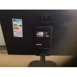 LG monitor (23 inch/ 58 cm) + Logitech speakers