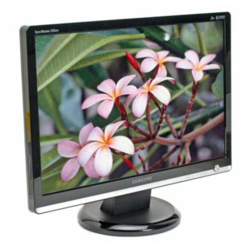 3 samsung Syncmaster 226BW monitoren