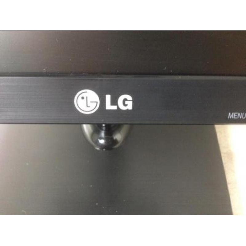 LG, computer scherm, 46 cm, met muis en toetsenbord,