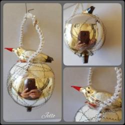 Antieke oude kerstbal met vogel/kerst/kerstboom