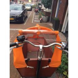 Regenhoes, tent oranje, bakfiets,nl cargo long