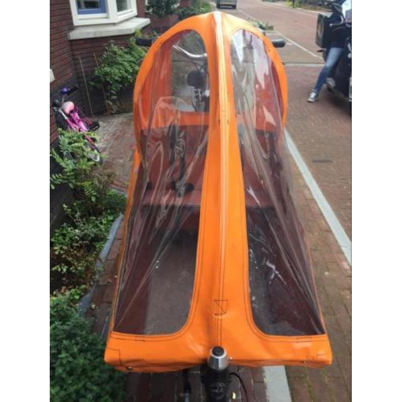 Regenhoes, tent oranje, bakfiets,nl cargo long