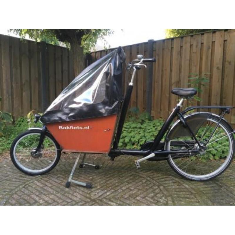 Bakfiets met regenkap