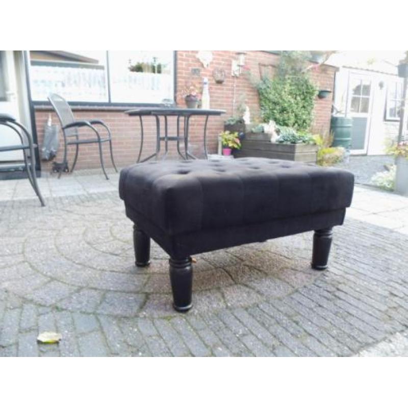 hocker, zwart velours met knopen