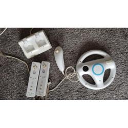 2 x Nintendo Wii met spellen etc. 1 Wii is omgebouwd