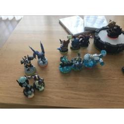 Wii skylanders en skylanders giant spel +24 figuren