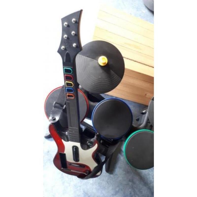 Wij drum plus gitaar en twee bijhorende spellen