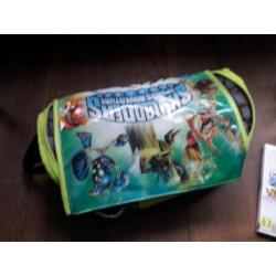 Wii spel met 16 skylanders en tas