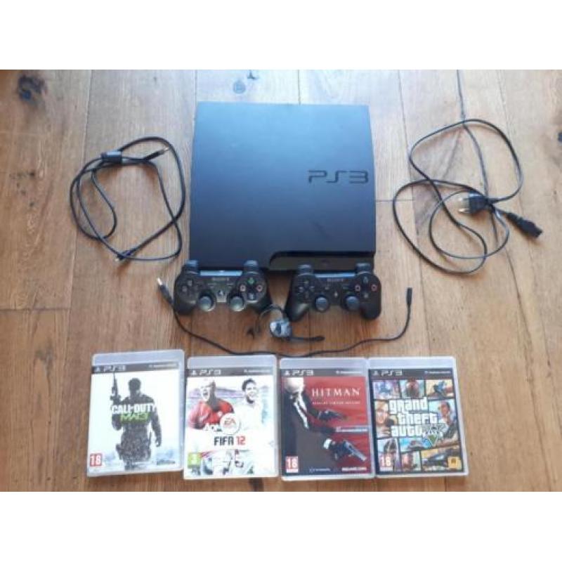 Playstation 3, 2x controllers, 4x games, 1x headset